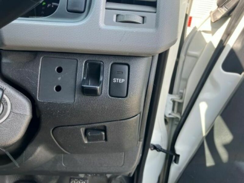 HIACE COMMUTER