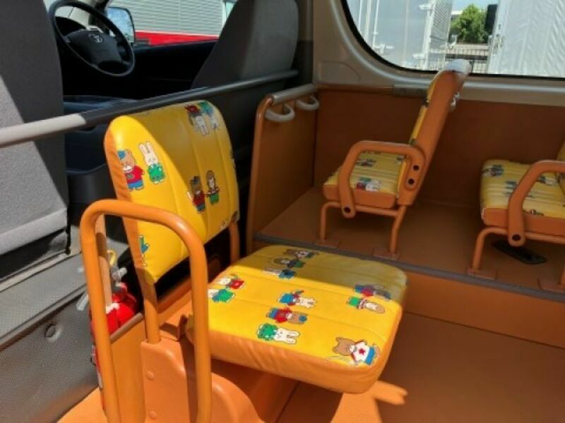 HIACE COMMUTER