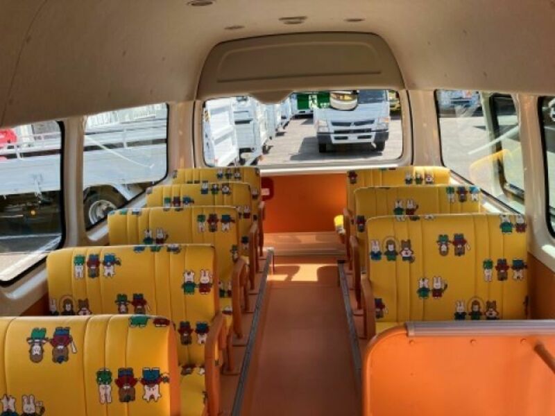 HIACE COMMUTER