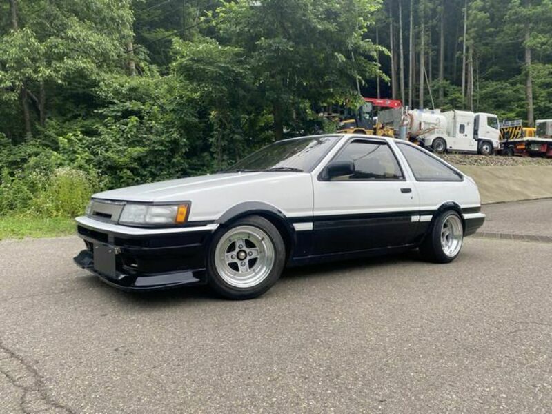 COROLLA LEVIN