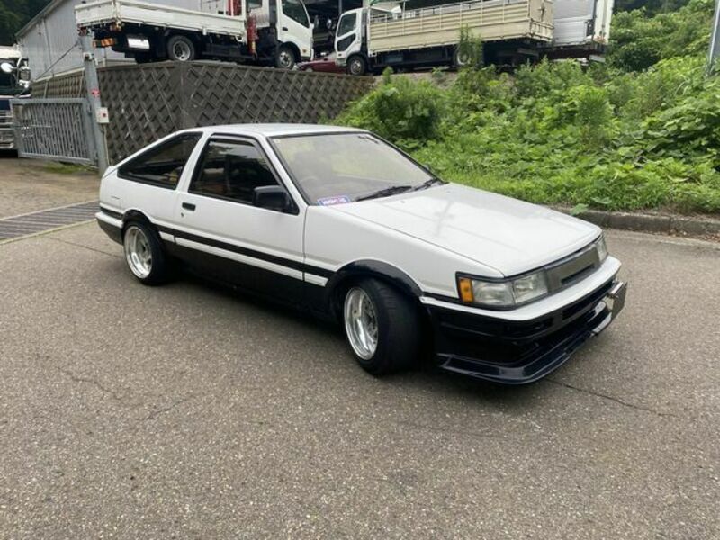 COROLLA LEVIN