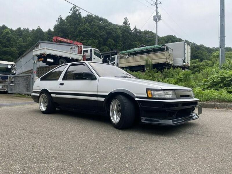 COROLLA LEVIN