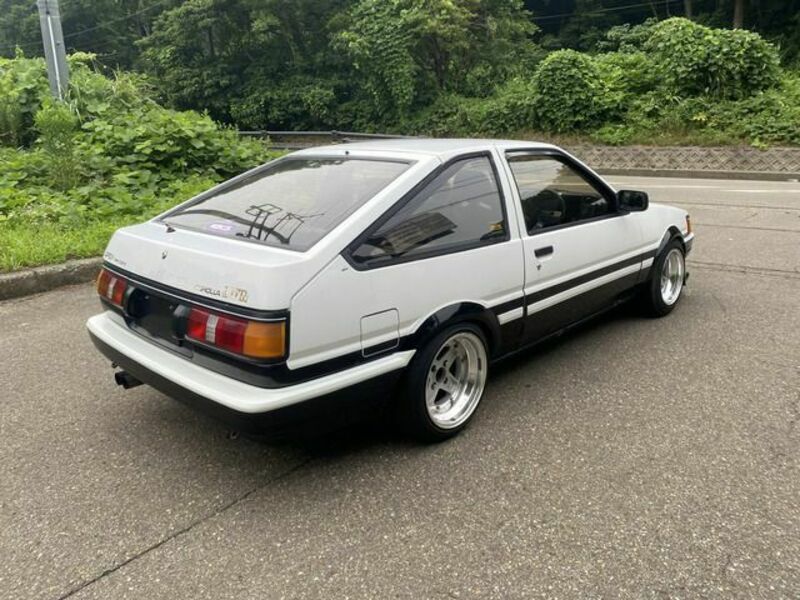 COROLLA LEVIN