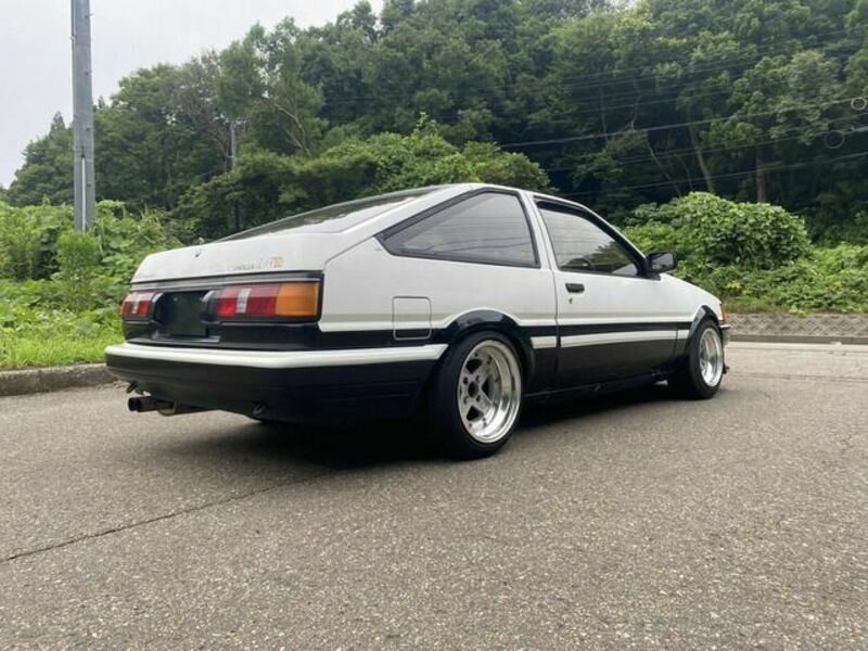 COROLLA LEVIN