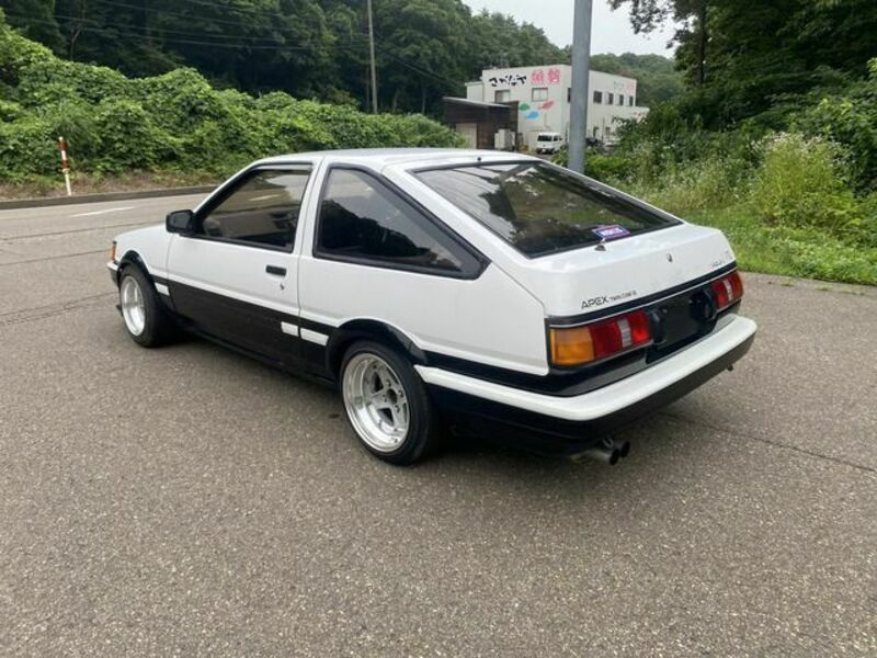 COROLLA LEVIN