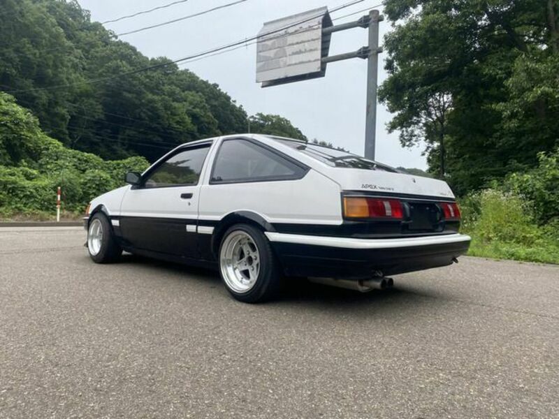 COROLLA LEVIN
