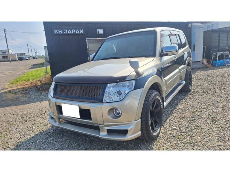 MITSUBISHI PAJERO