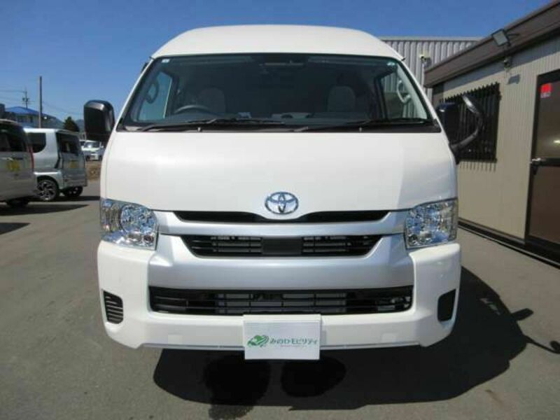 HIACE COMMUTER