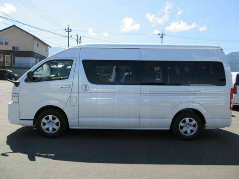 HIACE COMMUTER