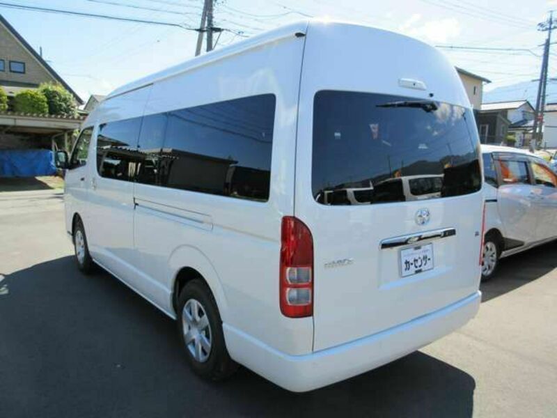 HIACE COMMUTER