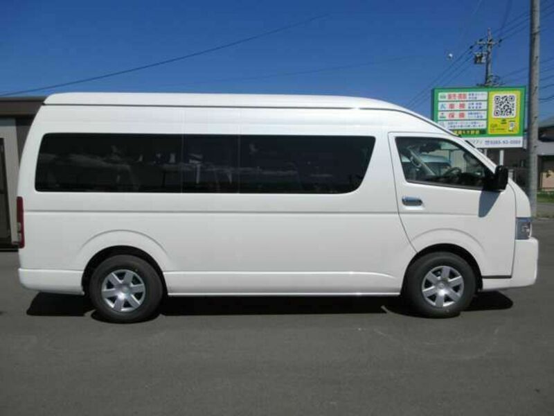 HIACE COMMUTER