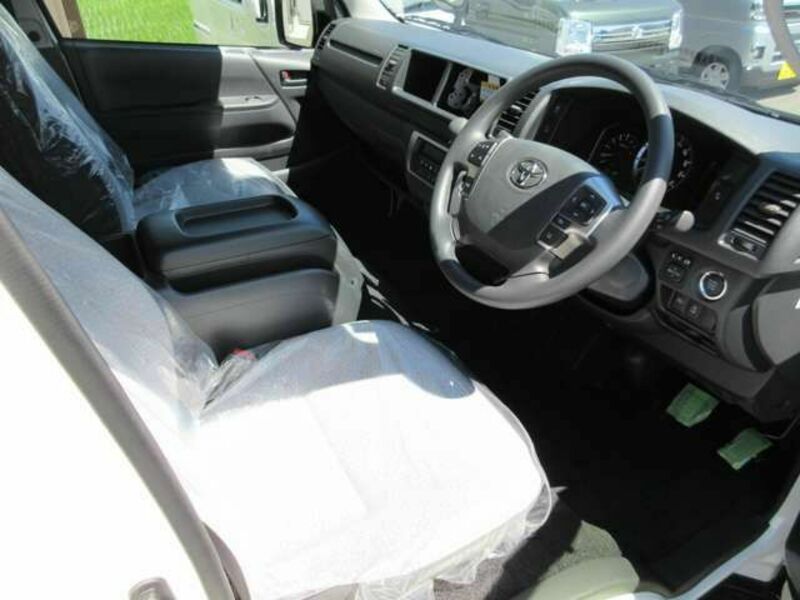 HIACE COMMUTER