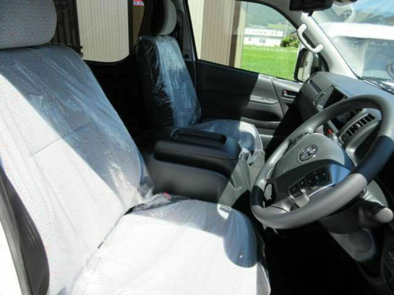 HIACE COMMUTER