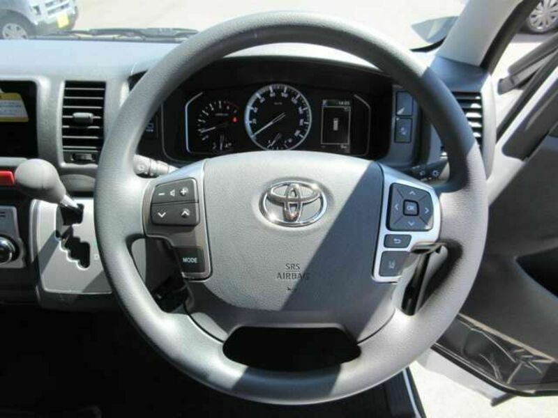 HIACE COMMUTER