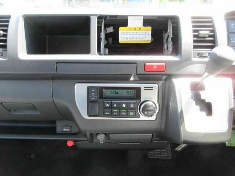 HIACE COMMUTER