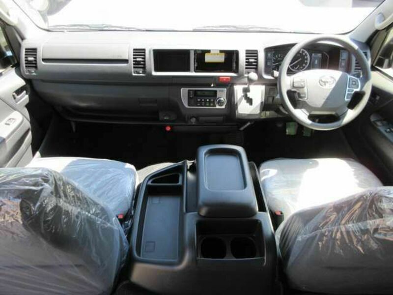 HIACE COMMUTER