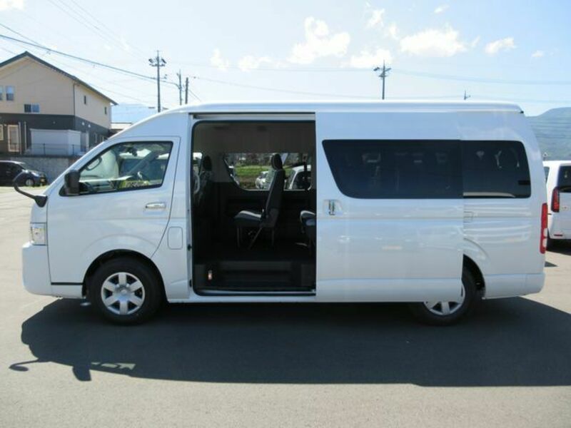 HIACE COMMUTER