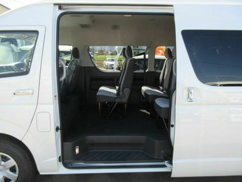 HIACE COMMUTER