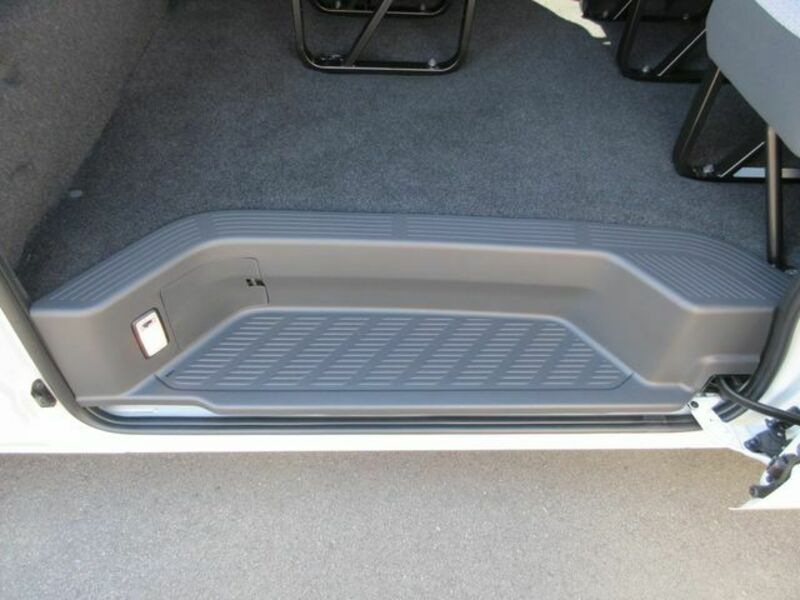 HIACE COMMUTER