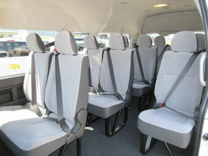 HIACE COMMUTER