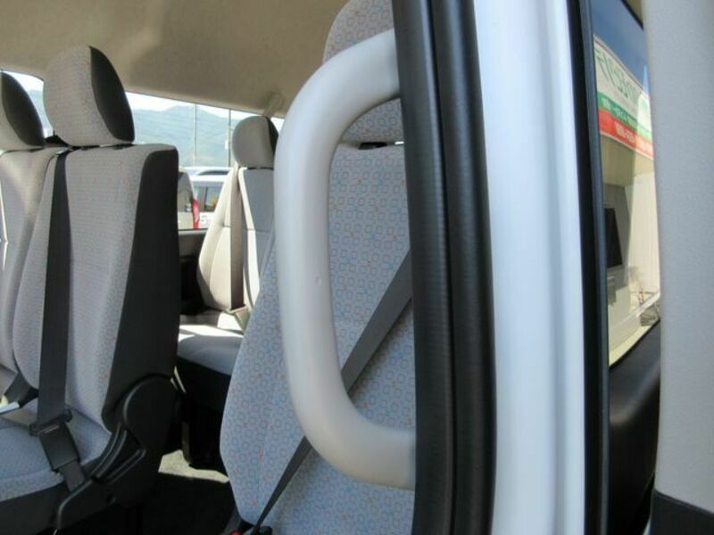 HIACE COMMUTER