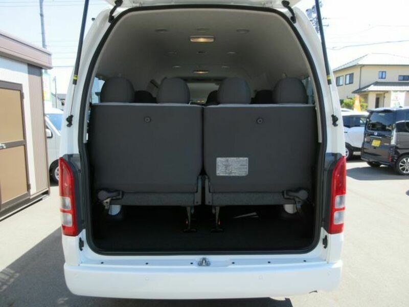 HIACE COMMUTER