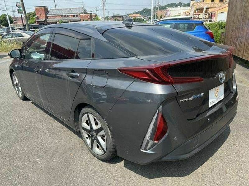 PRIUS PHV