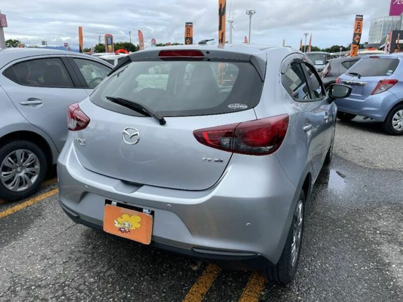 MAZDA2