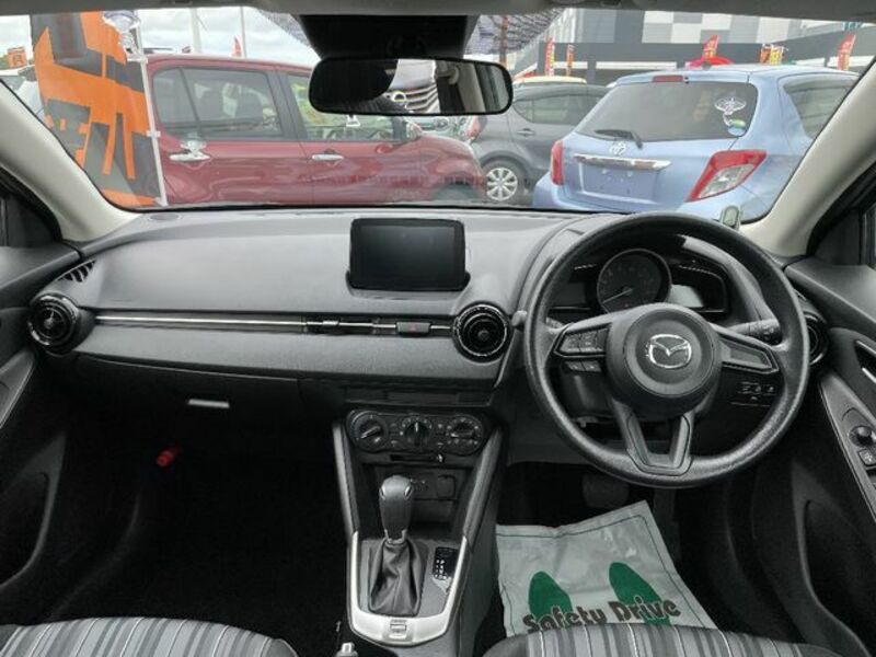 MAZDA2