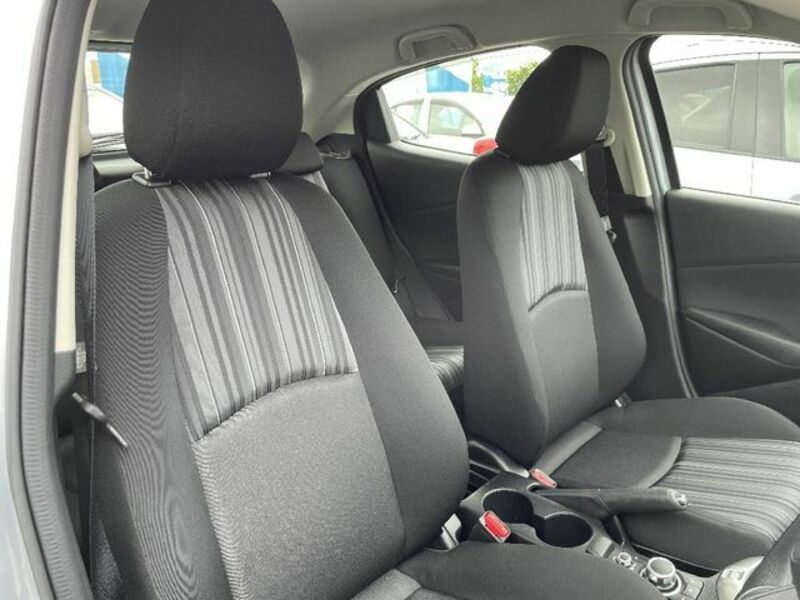 MAZDA2