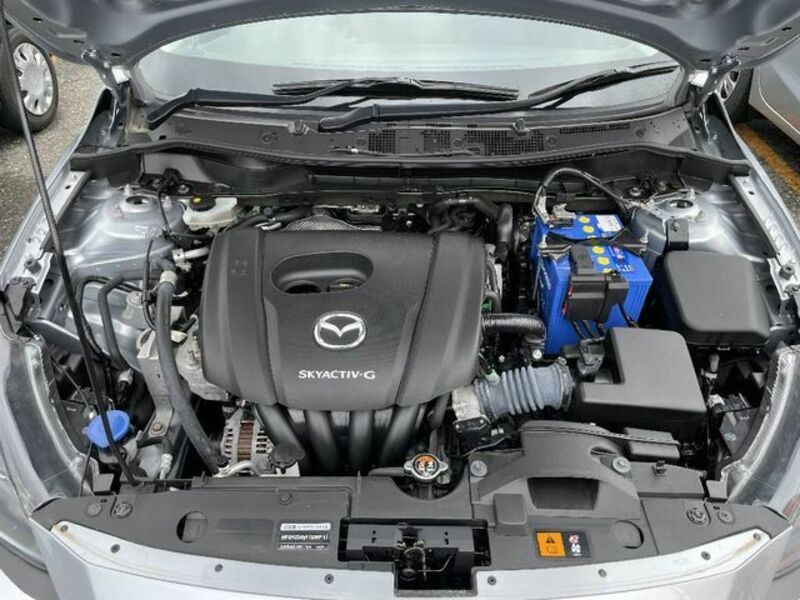 MAZDA2