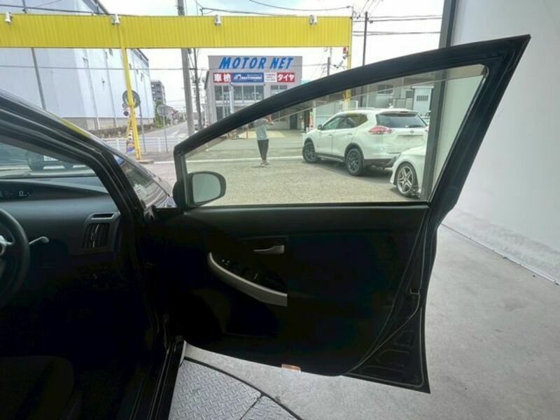 PRIUS PHV