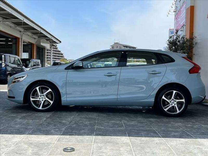V40