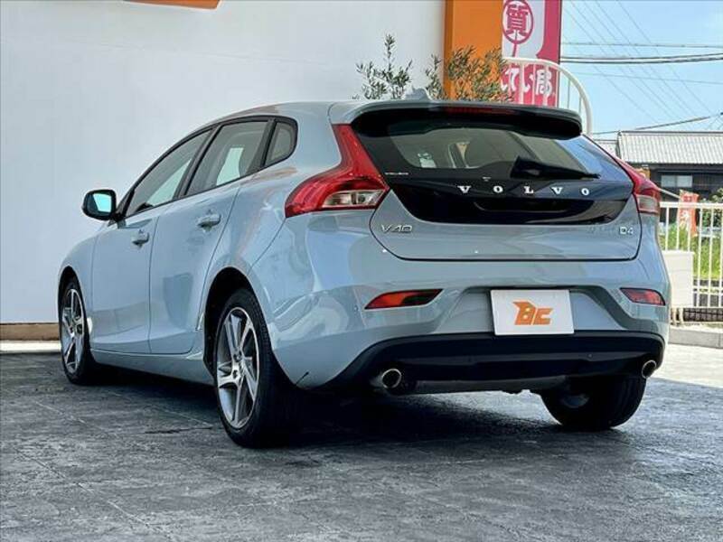 V40