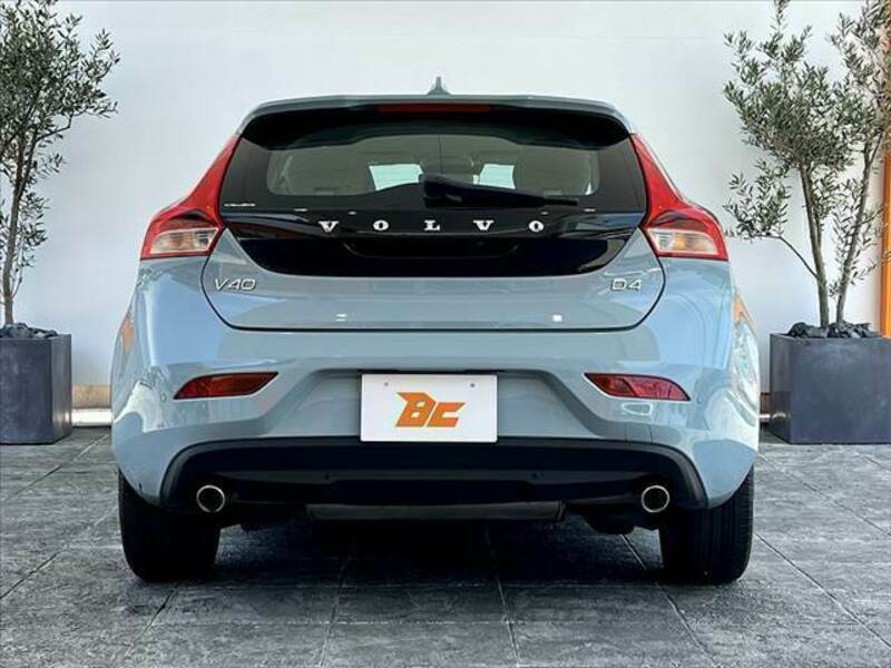 V40