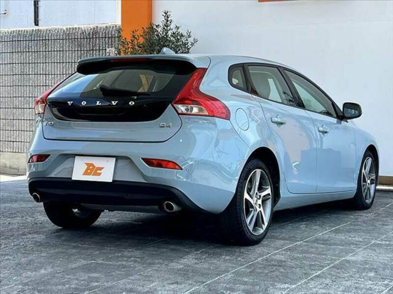 V40