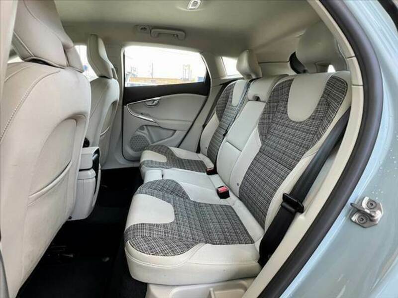 V40