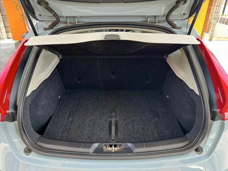 V40