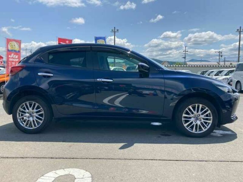 MAZDA2