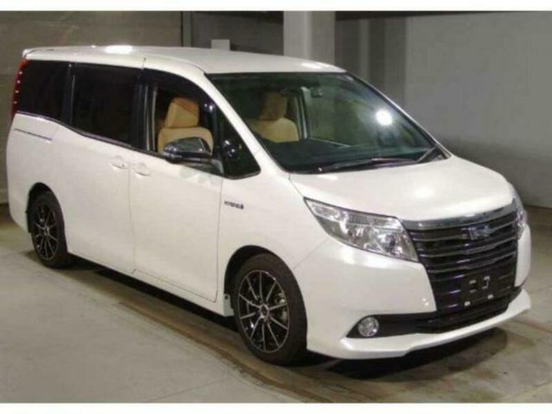 TOYOTA NOAH