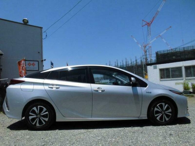 PRIUS PHV