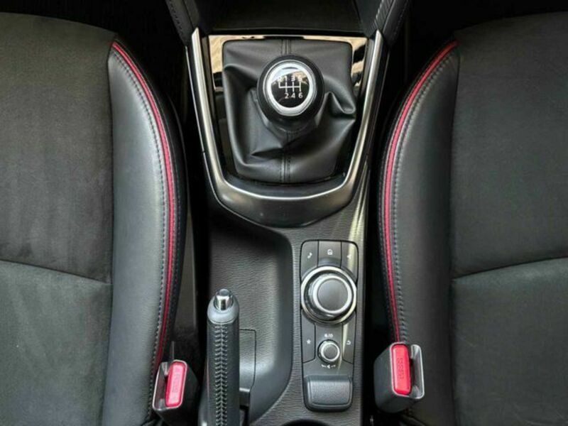 MAZDA2