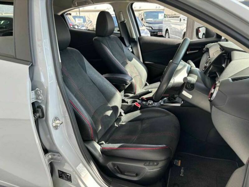 MAZDA2