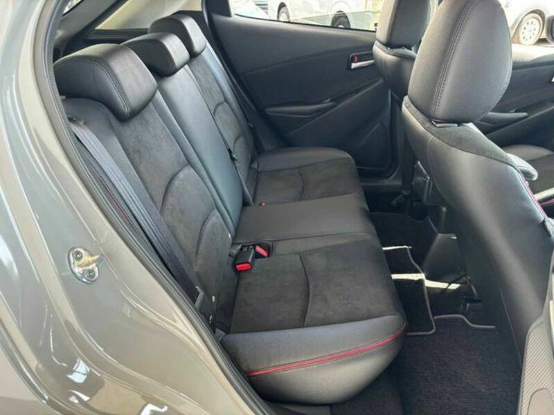 MAZDA2