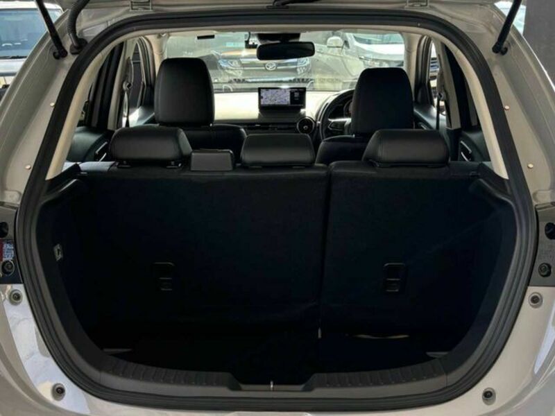 MAZDA2