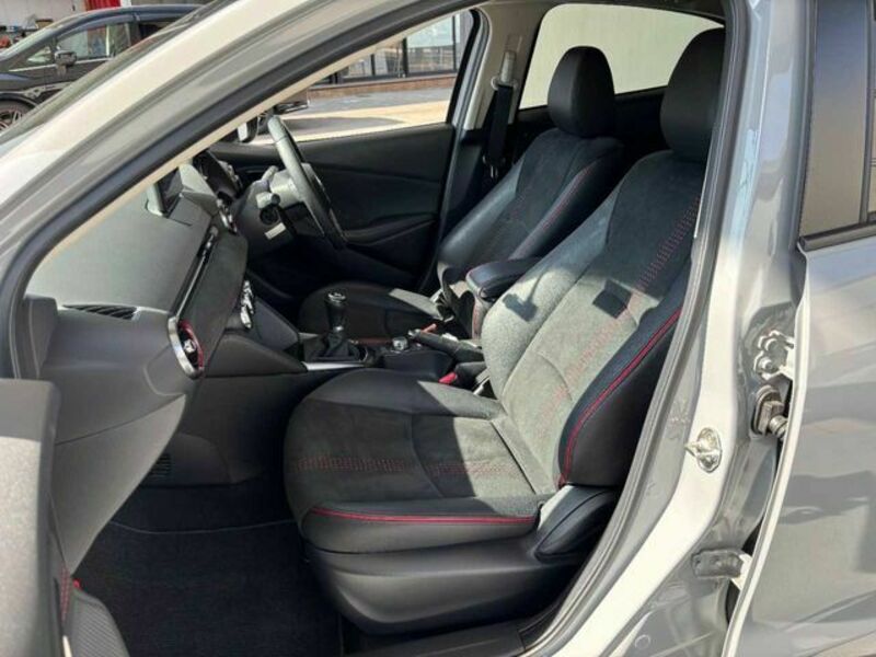 MAZDA2