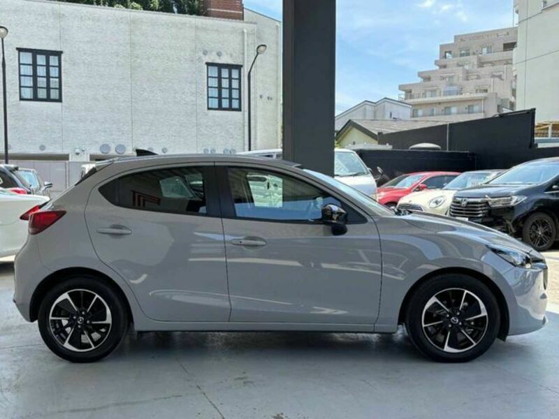 MAZDA2