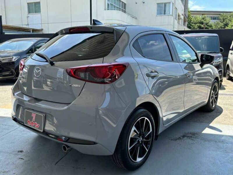 MAZDA2