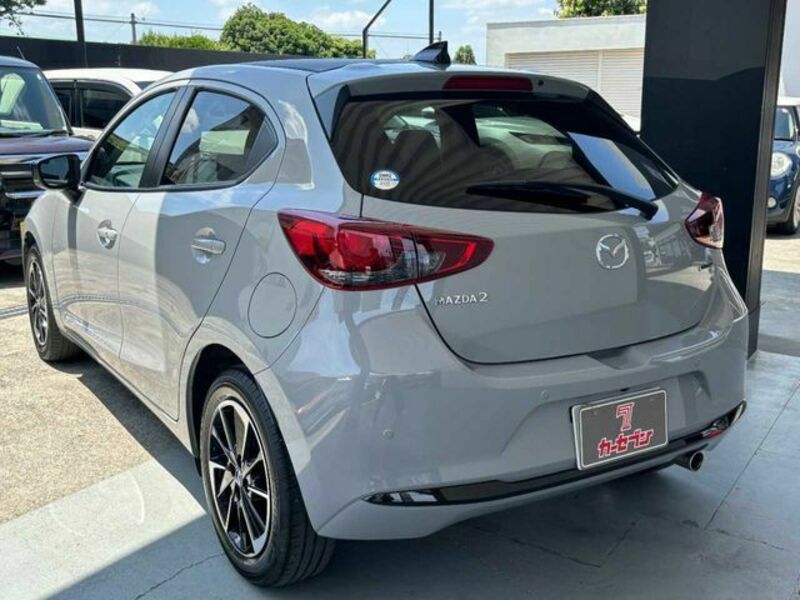 MAZDA2