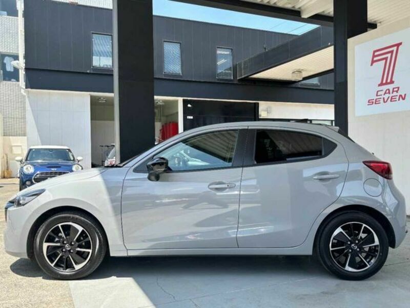 MAZDA2